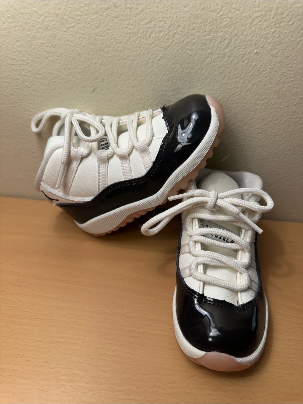 Nike Air Jordan 11 Retro TD 'Neapolitan' 2023  DO3856-101  Toddler Size 8C